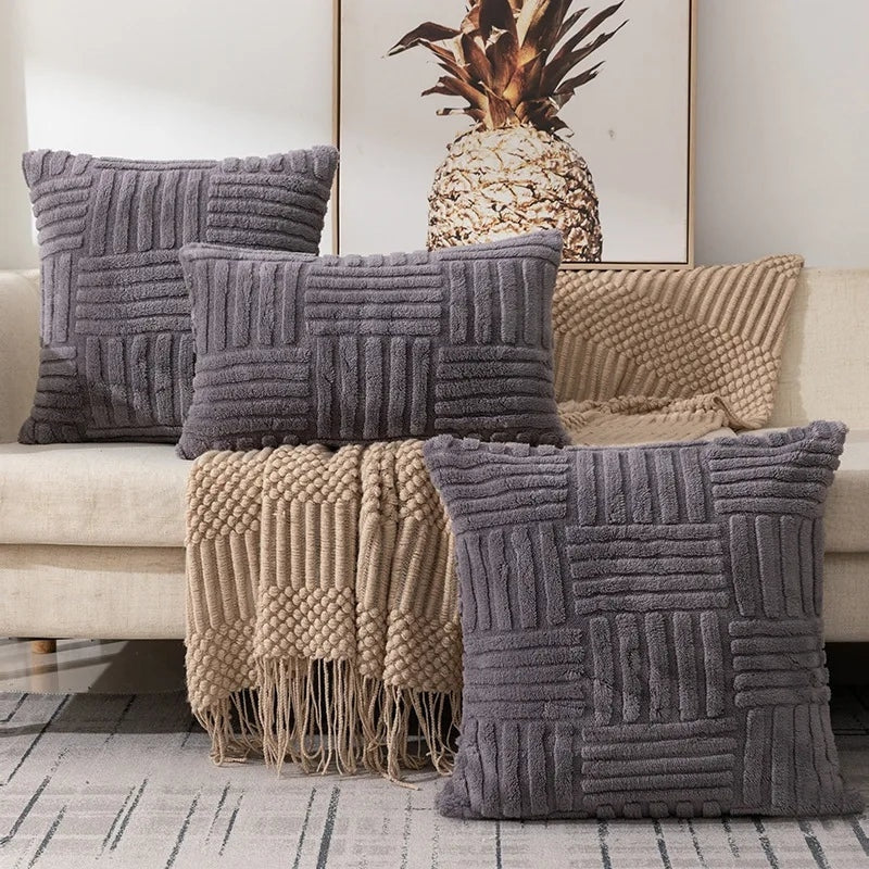 Housse de coussin gris anthracite en tissu moelleux