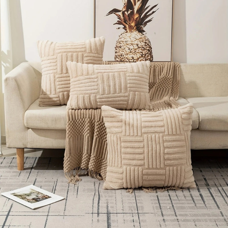 Housse de coussin beige en tissu plaid doux