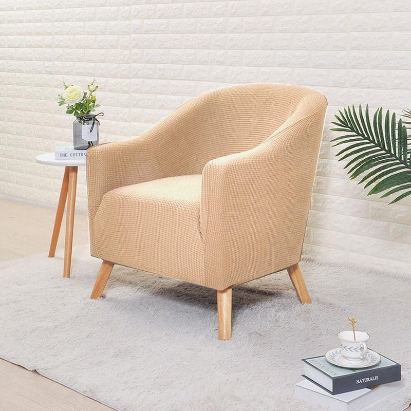 Housse beige installée sur fauteuil, vue de côté