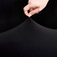Housse noire extensible sur fauteuil, vue de face