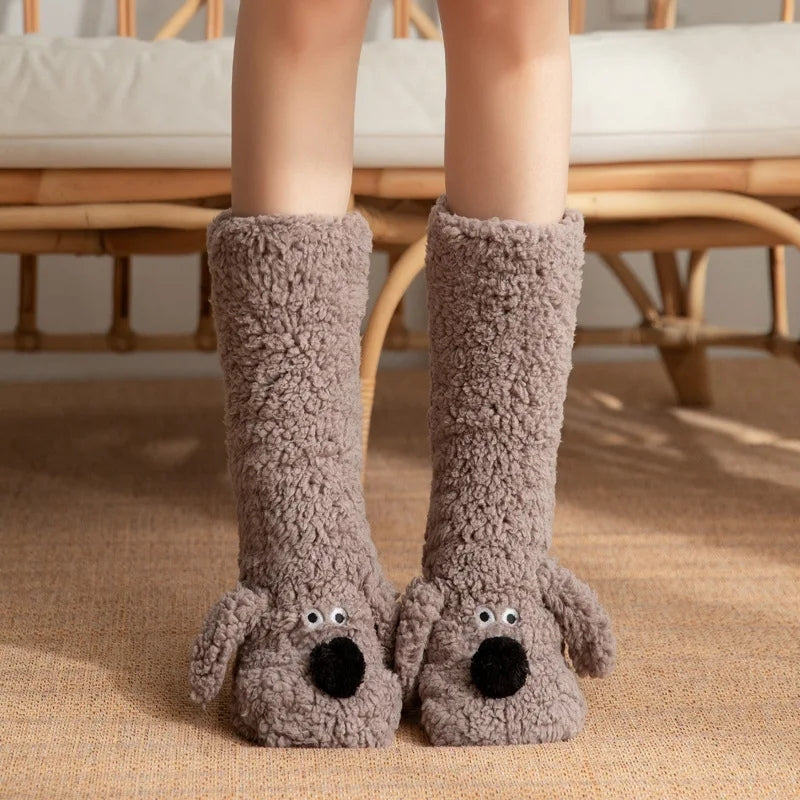 Chaussons chaussettes gris marron avec motif chien ludique