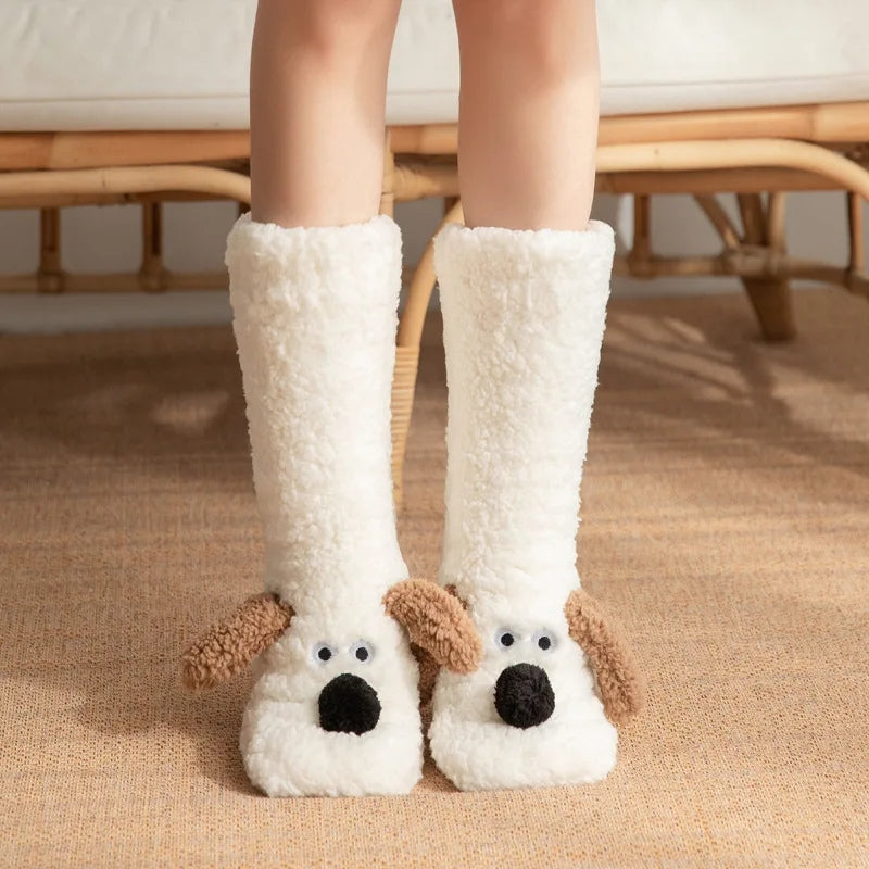 Chaussons chaussettes crème avec design chien en Pilou Pilou