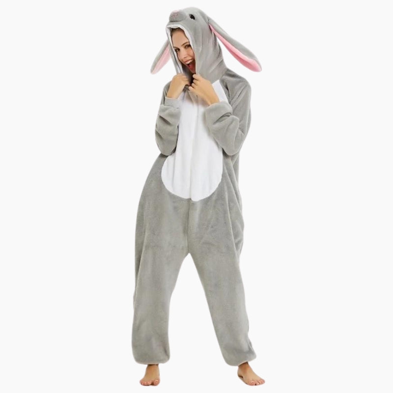 Vue de face d'une combi pyjama lapin en Pilou Pilou