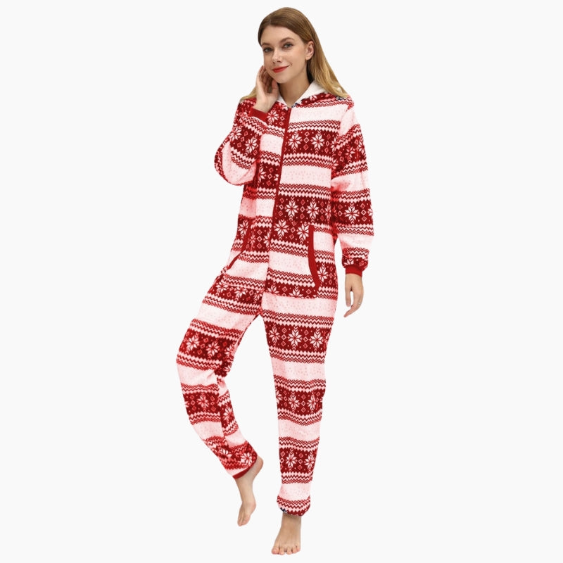 Combinaison rouge et blanche avec motifs flocons de neige