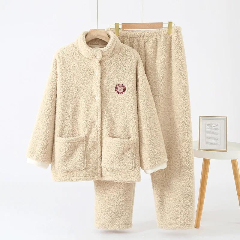 Ensemble pyjama beige en Pilou Pilou avec boutons et poches