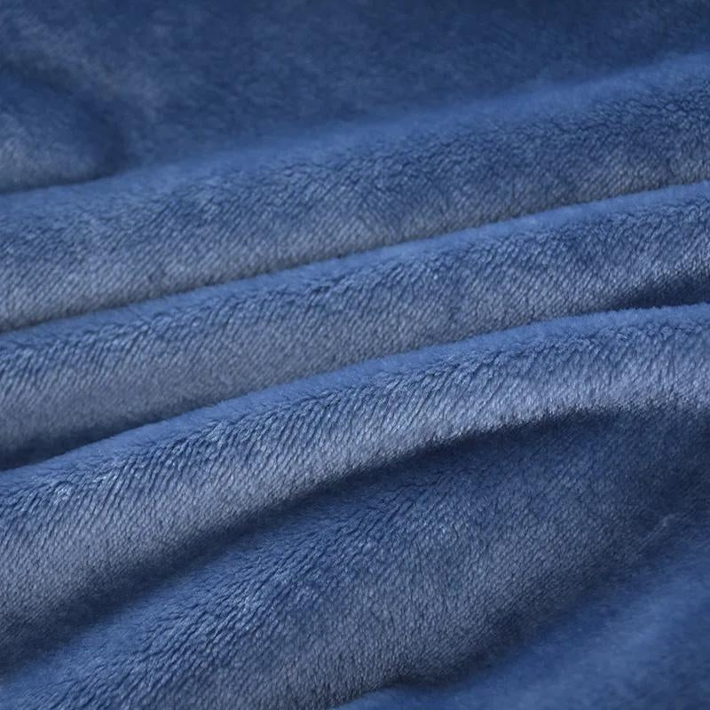 Vue de côté du haut de pyjama bleu en Pilou