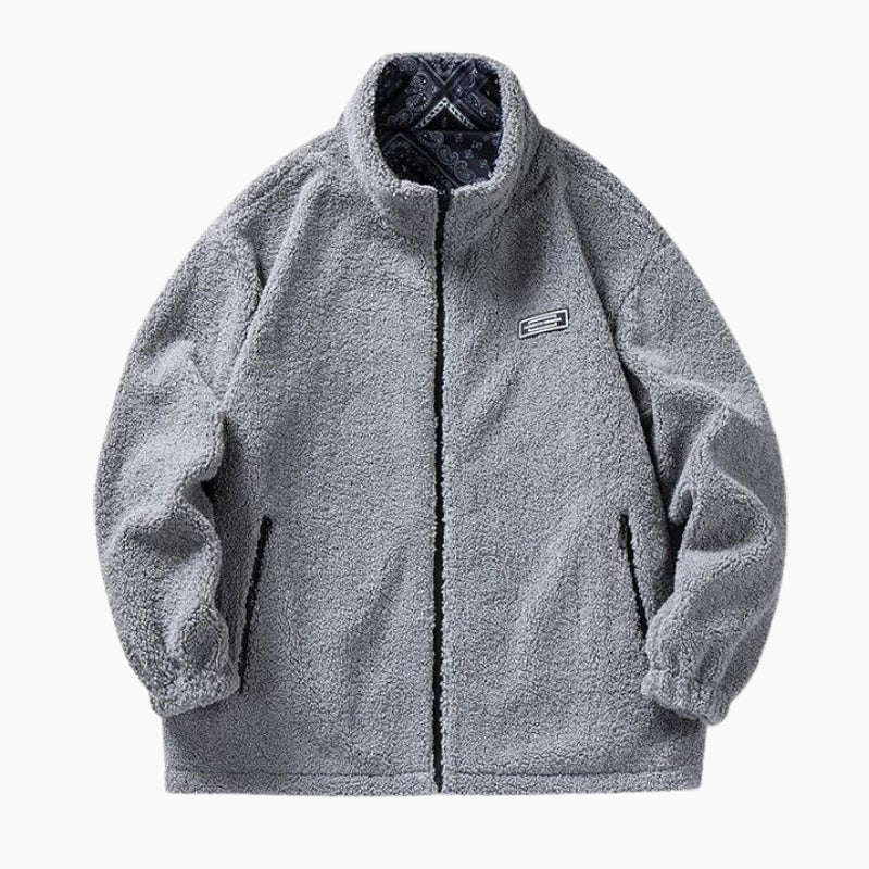Vue de face du manteau gris avec poches poitrine