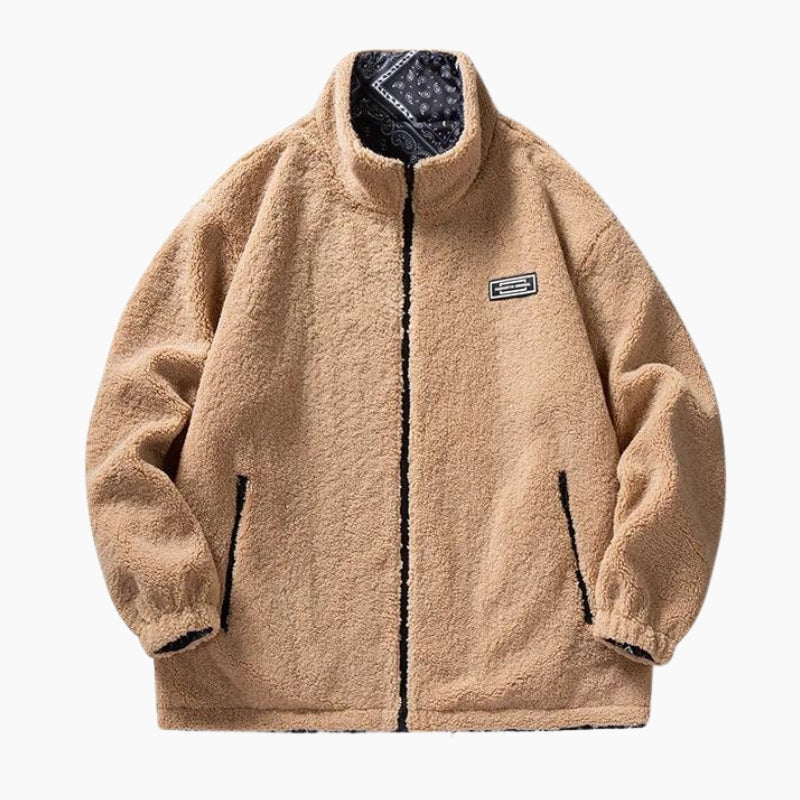 Vue de face du manteau camel avec fermeture éclair et poches