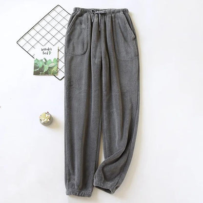Vue de face d'un pantalon de pyjama gris doux pour homme