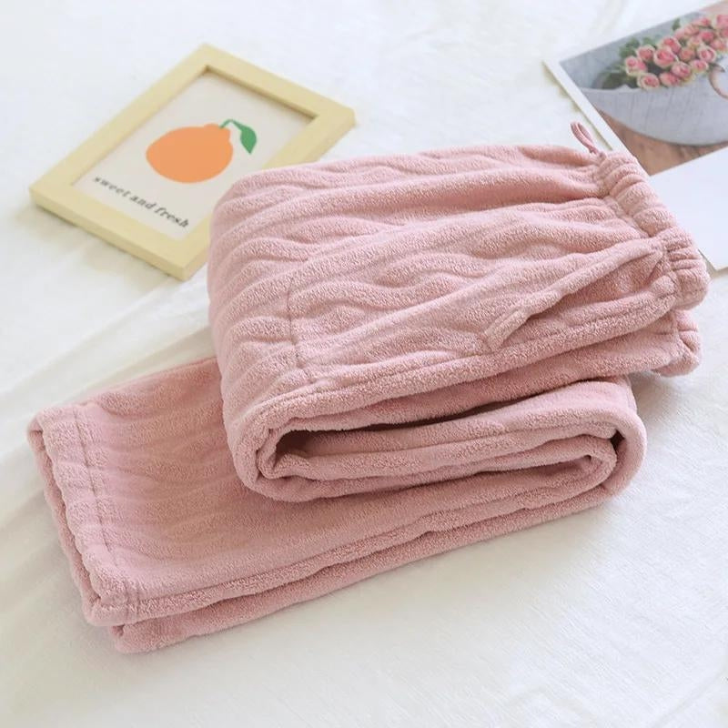 Vue d'ensemble du pantalon pyjama rose avec poches