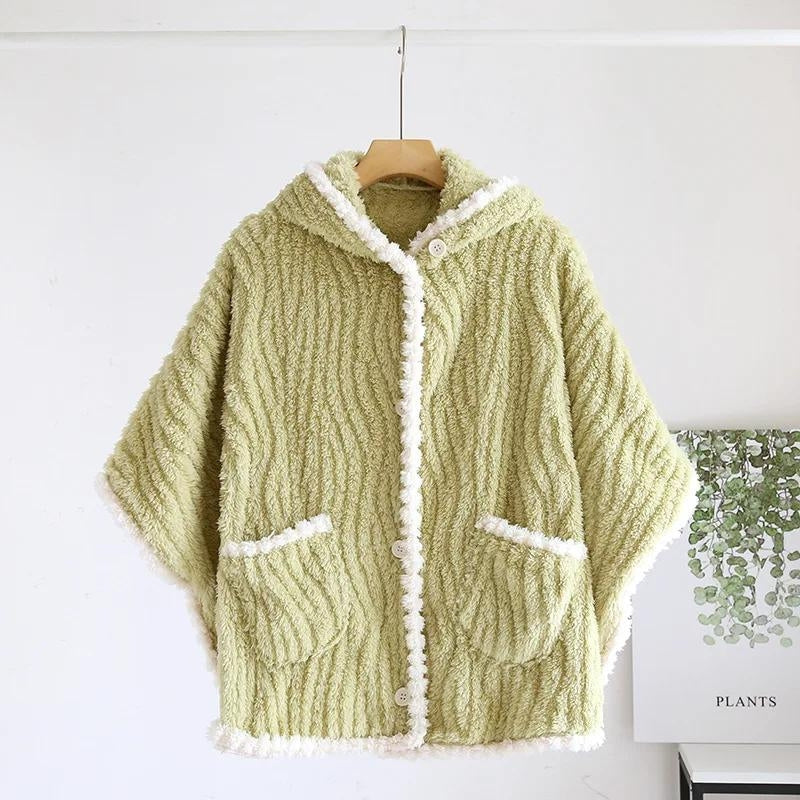 Vue d'ensemble du poncho pyjama vert pour femme