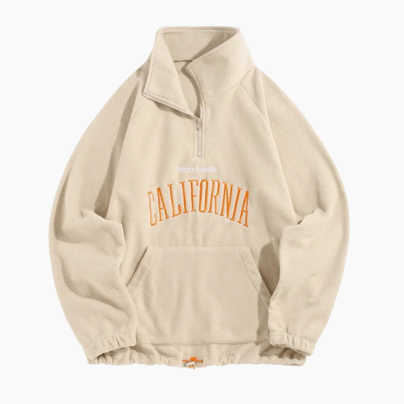 Gros plan sur la texture moelleuse du pull beige pour femme