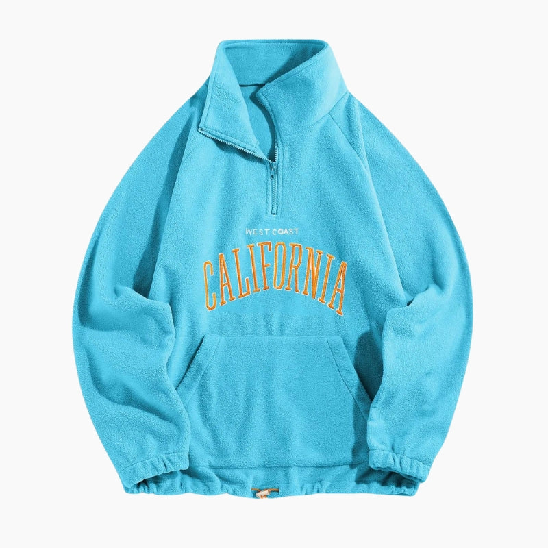 Vue de face d'un pull turquoise duveteux femme