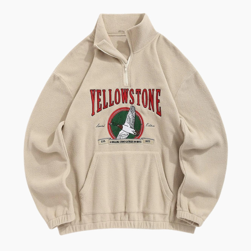 Gros plan sur la texture moumoute du pull beige
