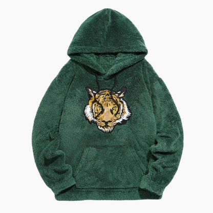 Gros plan sur le motif tigre du pull vert Pilou Pilou