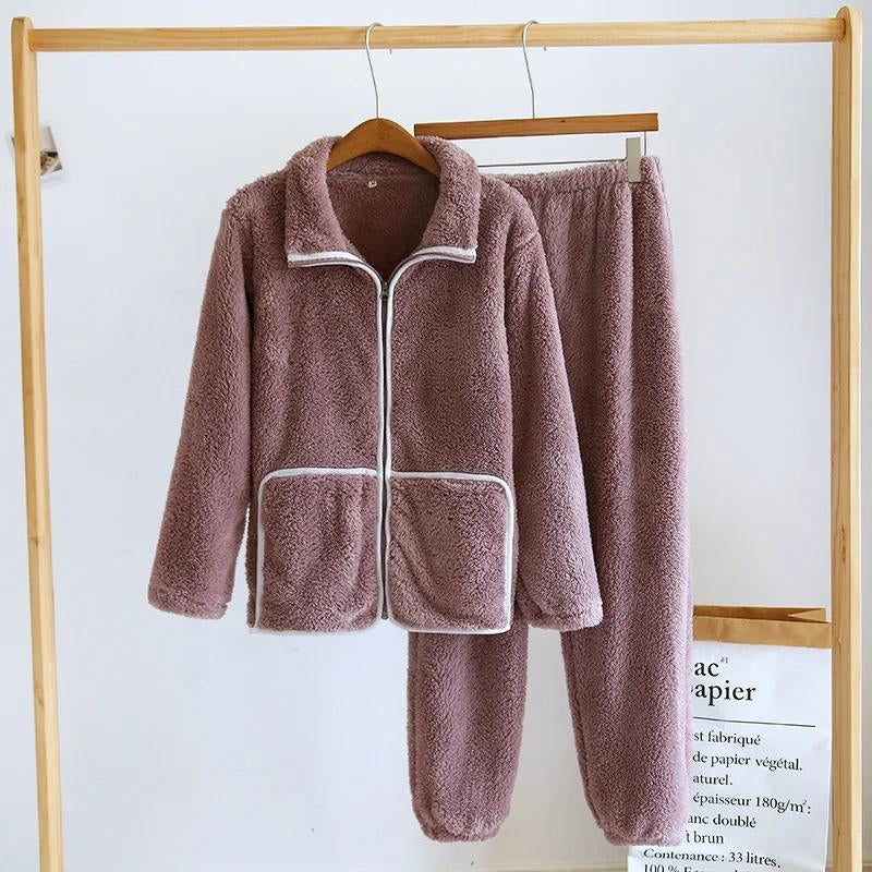 Pyjama mauve pour femme avec col rabattu et poches