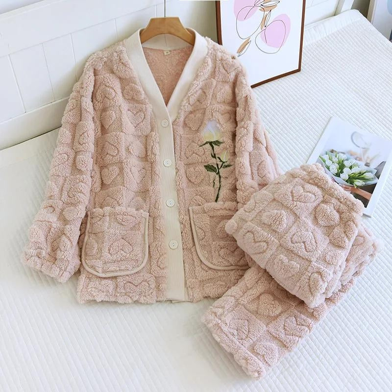 Pyjama femme Pilou Pilou avec motifs cœurs et broderie fleur