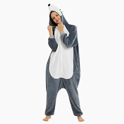 Vue de face du pyjama husky, matière douce et chaude