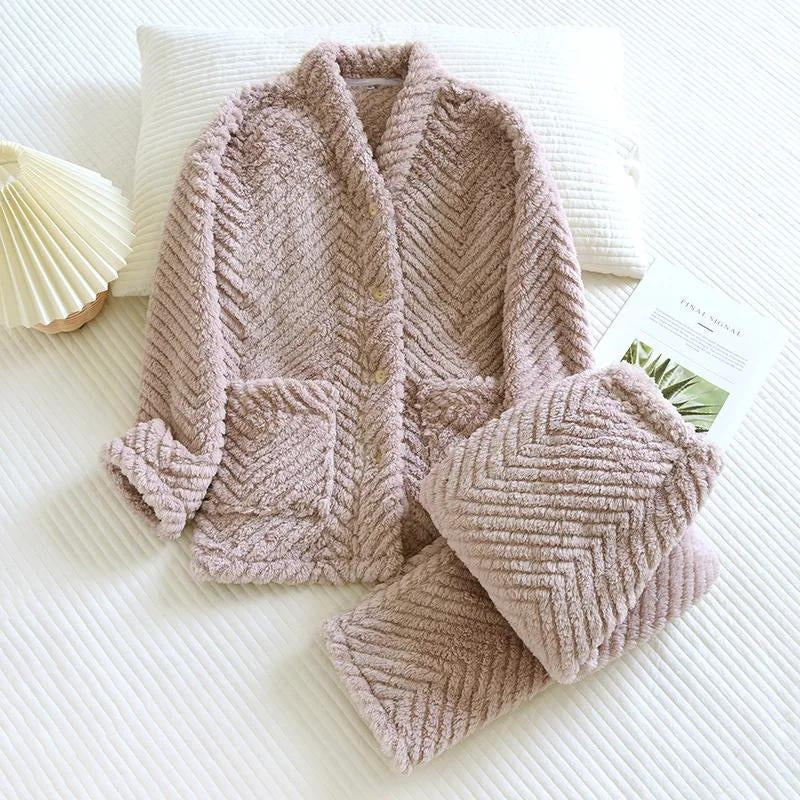 Pyjama mauve côtelé en Pilou Pilou avec boutons avant