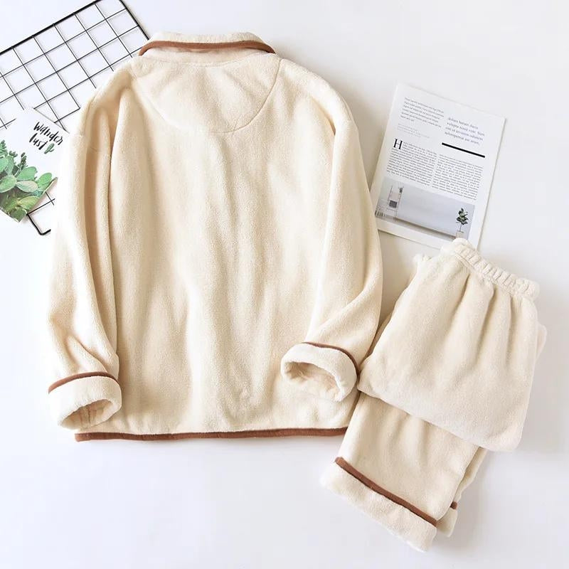 Pyjama crème pour femme avec col rabattu et boutons