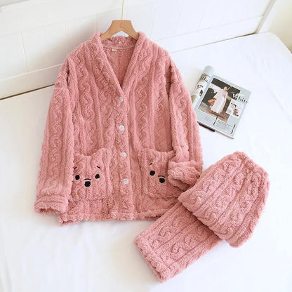 Pyjama d'hiver rose avec détails féminins et élégants