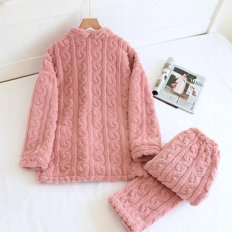 Pyjama rose en Pilou avec motifs croisés et boutons