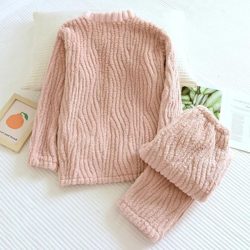 Pyjama rose en molleton avec motifs et col en V