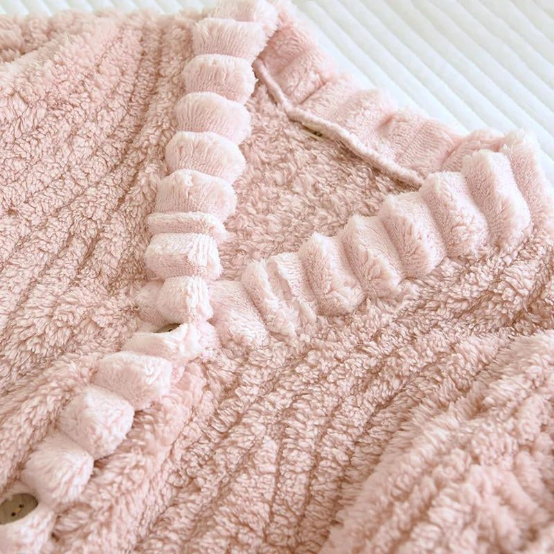 Détail des boutons et poches du haut de pyjama