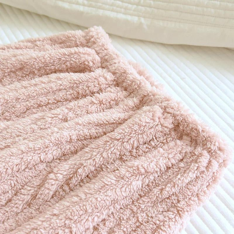 Vue de dos du pyjama rose, mettant en valeur le confort