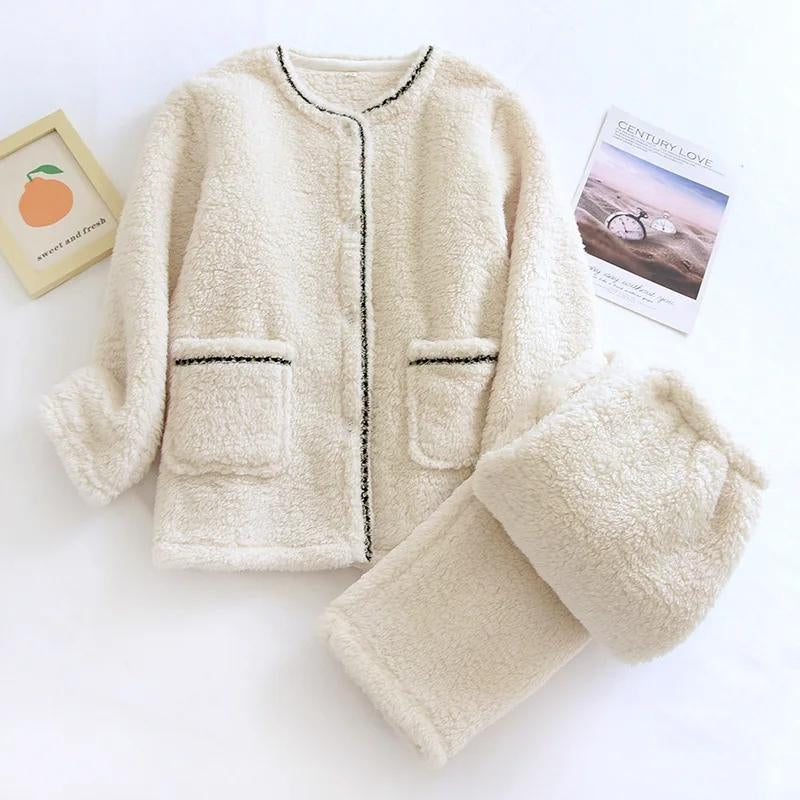 Zoom sur la texture douce et chaude du pyjama