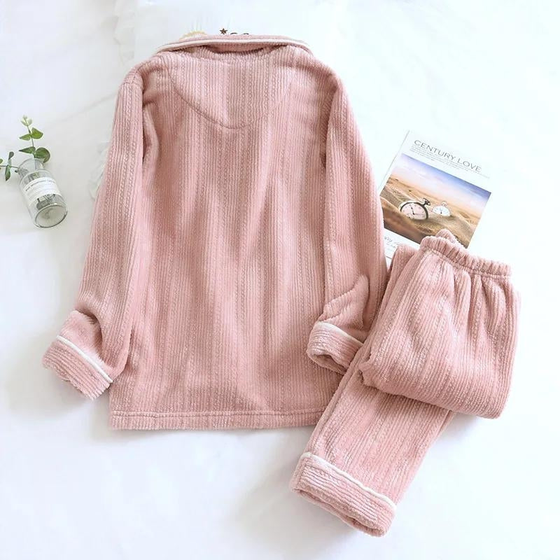 Pyjama polaire rose pour femme avec col rabattu et boutons