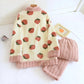 Pyjama en Pilou Pilou avec motifs de fraises colorées