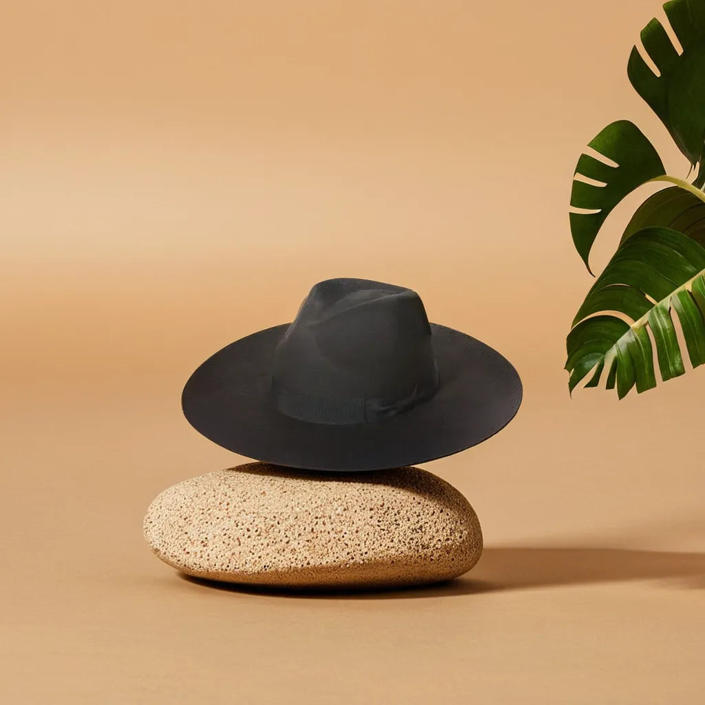 Gros plan sur la texture artisanale d'un chapeau en coton