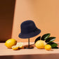 Gros plan sur un chapeau cloche en feutre gris
