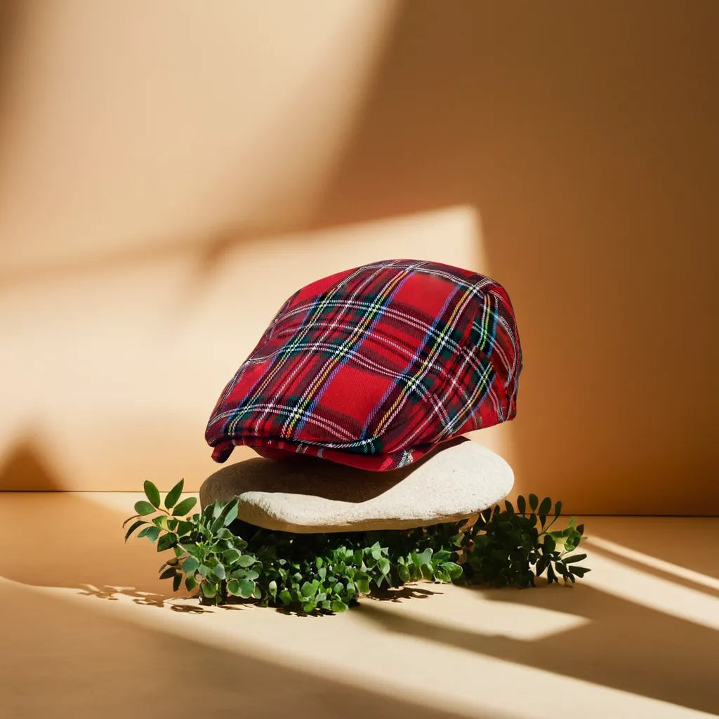 Gros plan sur un béret en laine gris, texture visible