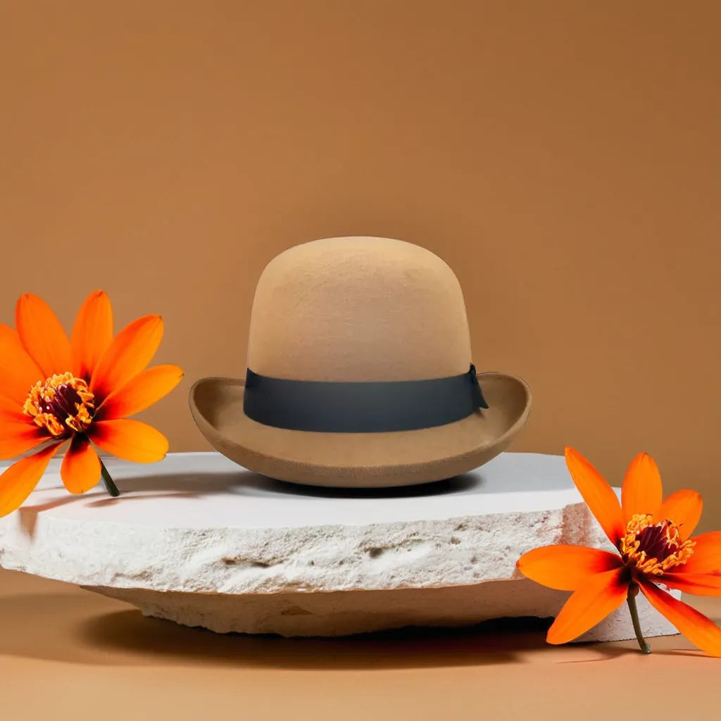 Vue de dessus d'un chapeau melon avec ruban noir