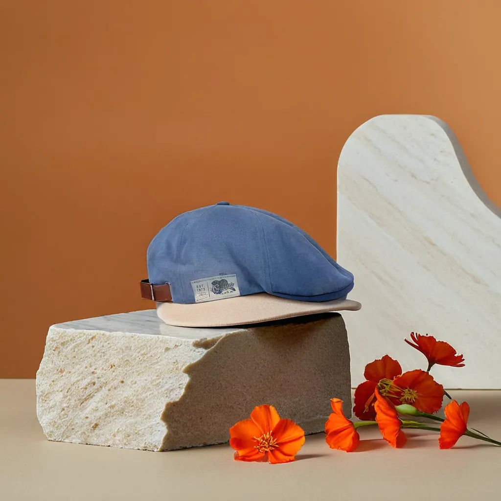 Vue latérale d'un béret en coton avec design épuré