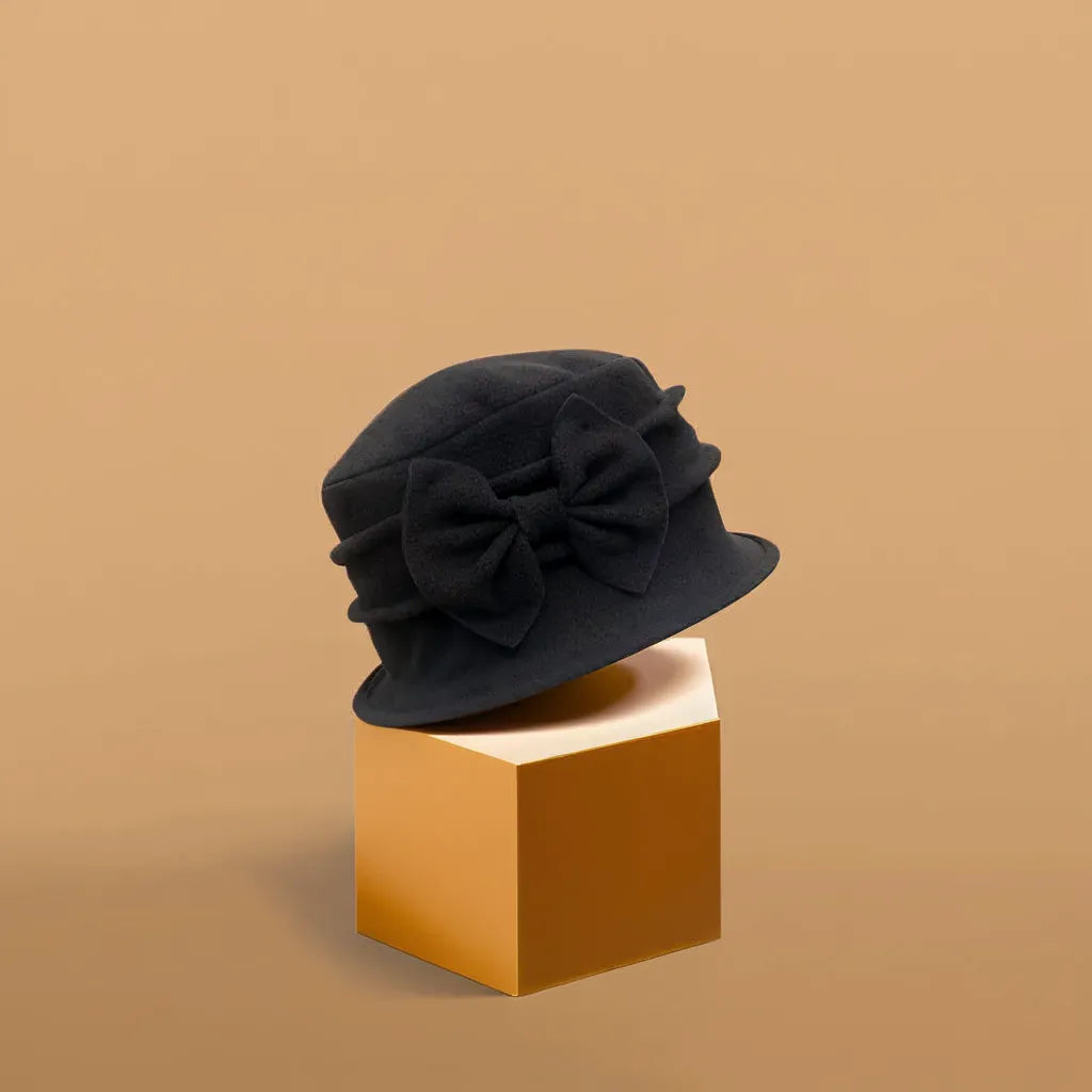 Gros plan sur le bord du chapeau cloche, texture détaillée