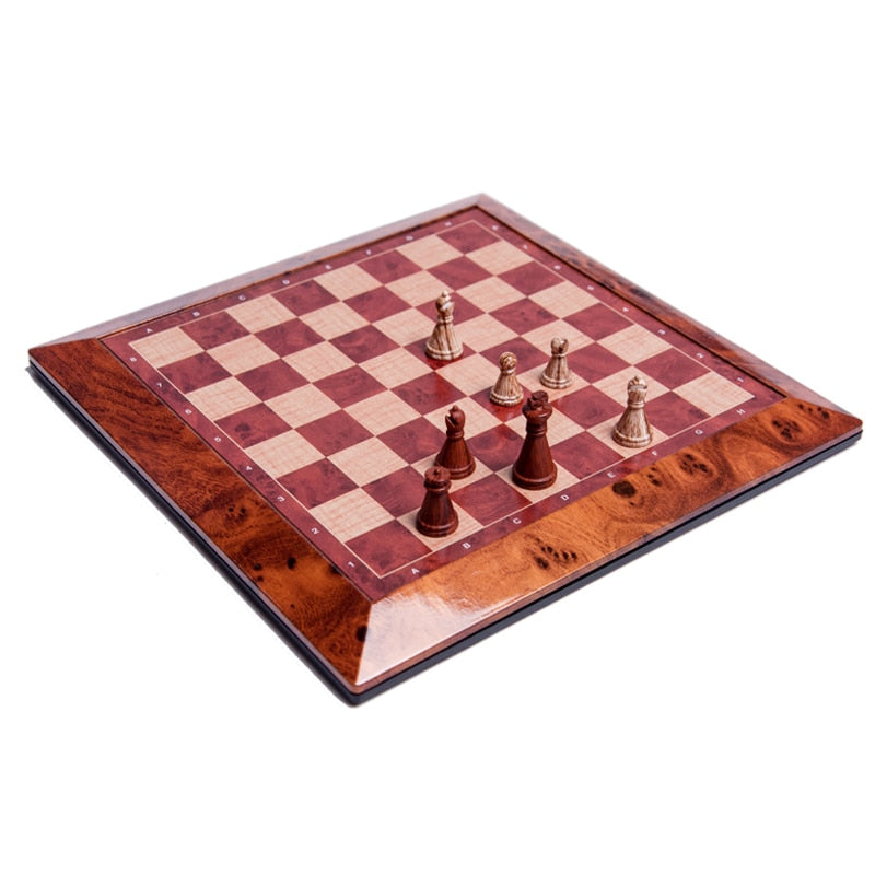 Jeu d'échecs en bois d'ébène avec pièces classiques