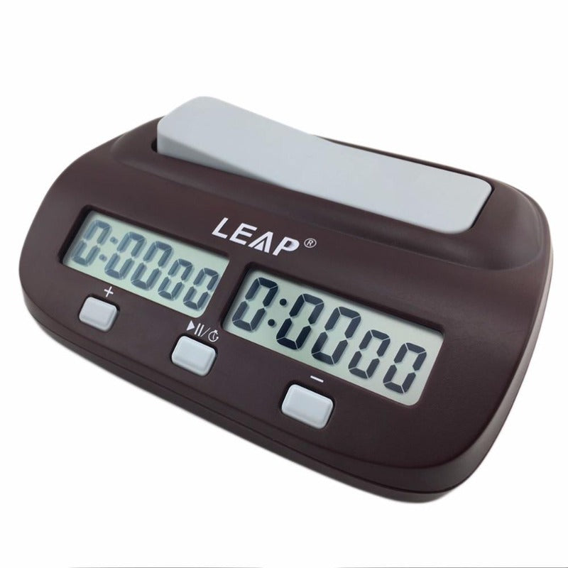 Pendule d'échecs numérique avec écran LCD allumé