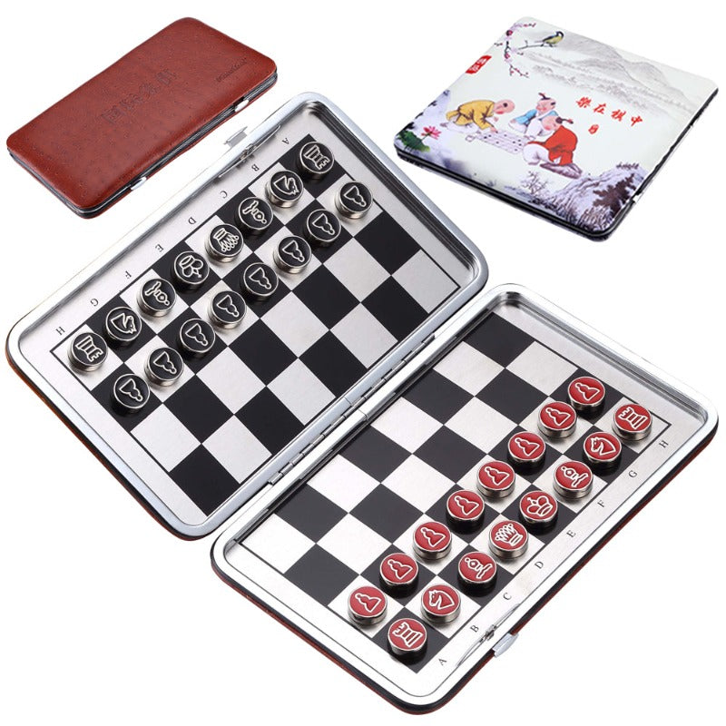 Jeu d'échecs magnétique en cours de partie, vue aérienne