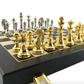 Jeu d'échecs en bois vernis avec pièces chromées