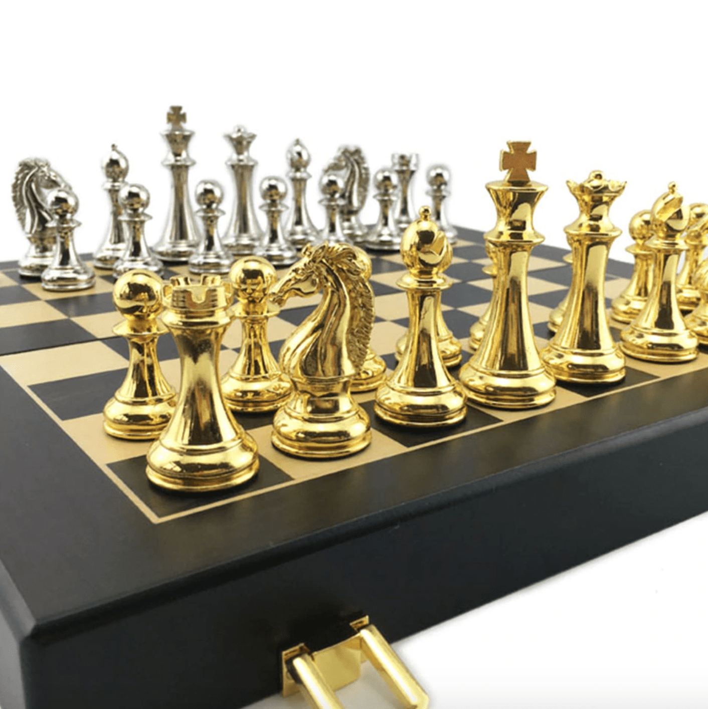 Jeu d'échecs en bois vernis avec pièces chromées