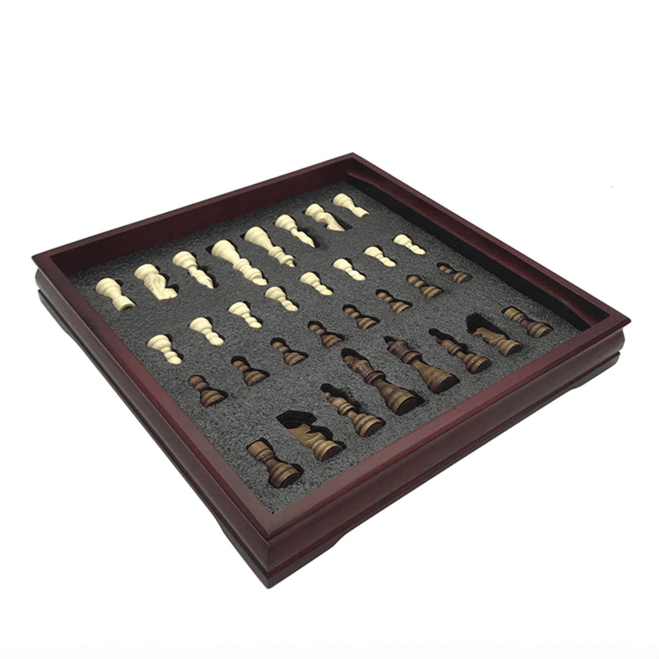 Vue rapprochée des pièces d'échecs en bois sculpté