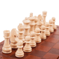 Jeu d'échecs ouvert montrant rangement intérieur et plateau