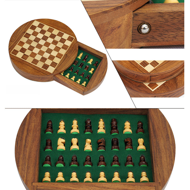 Jeu d'échecs rond avec tiroirs de rangement ouverts