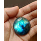 Gros plan sur une Labradorite aux reflets changeants
