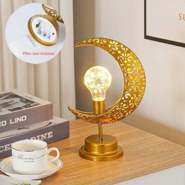 Veilleuse LED en forme de lune sur une table