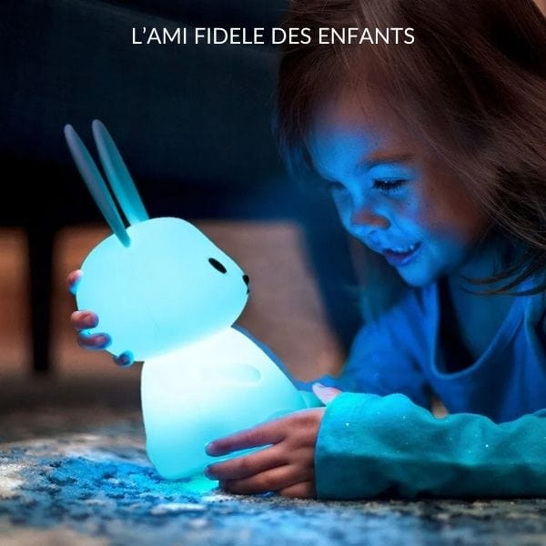 Veilleuse lapin allumée, ambiance chaleureuse et réconfortante