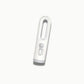 Veilleuse LED montrant sa taille compacte dans une main